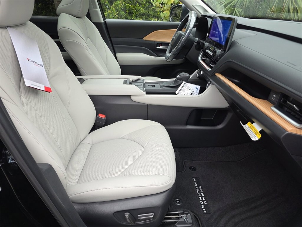 New 2026 Toyota Grand Highlander Limited image 14