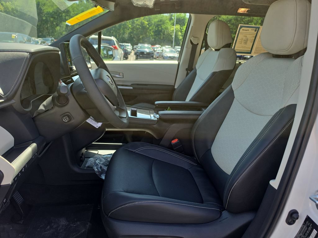 Used 2026 Toyota Sienna Platinum AWD/4WD image 10