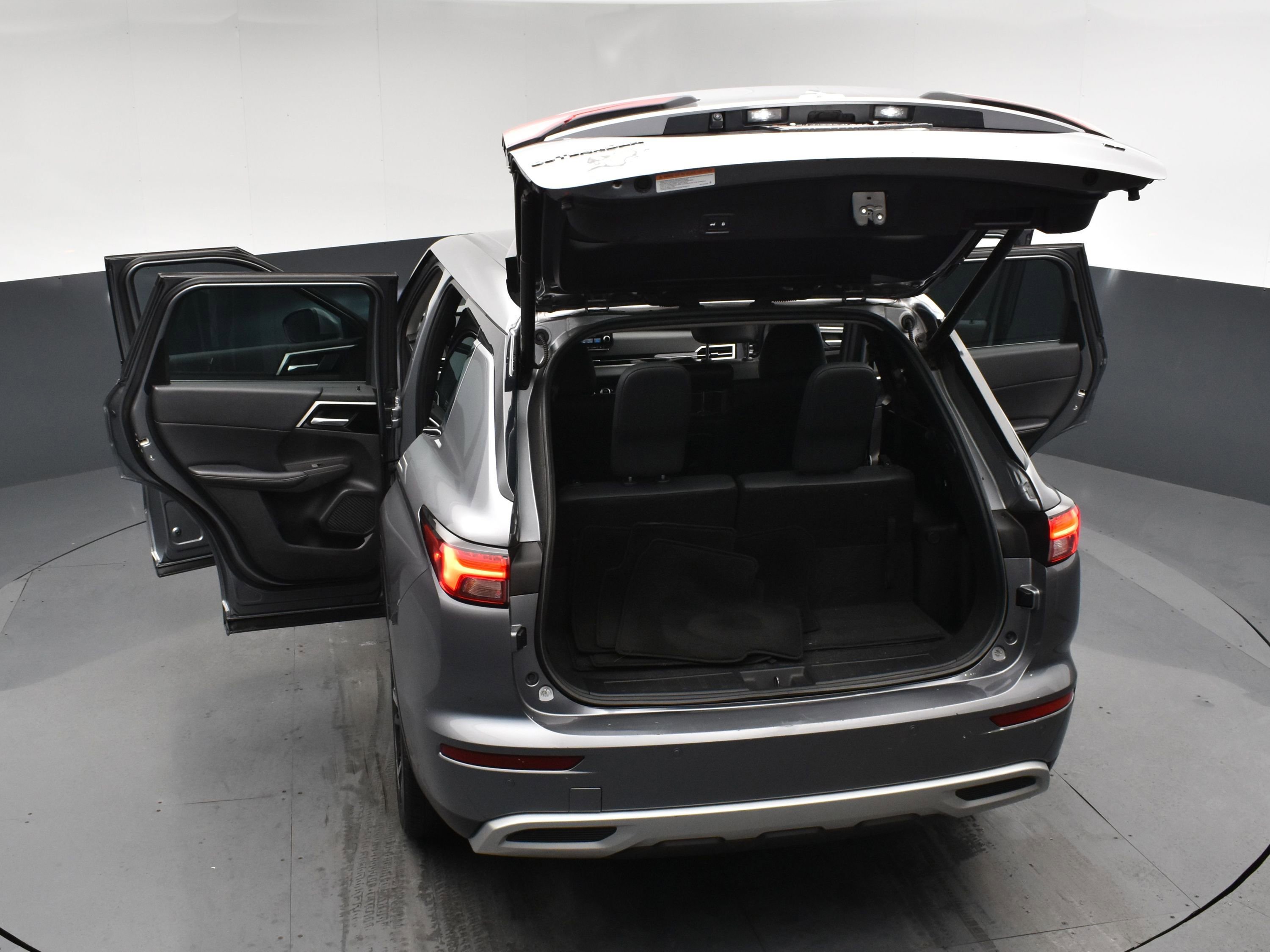 Used 2022 Mitsubishi Outlander SE image 24