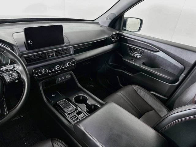 Certified 2025 Honda Pilot Black Edition image 33