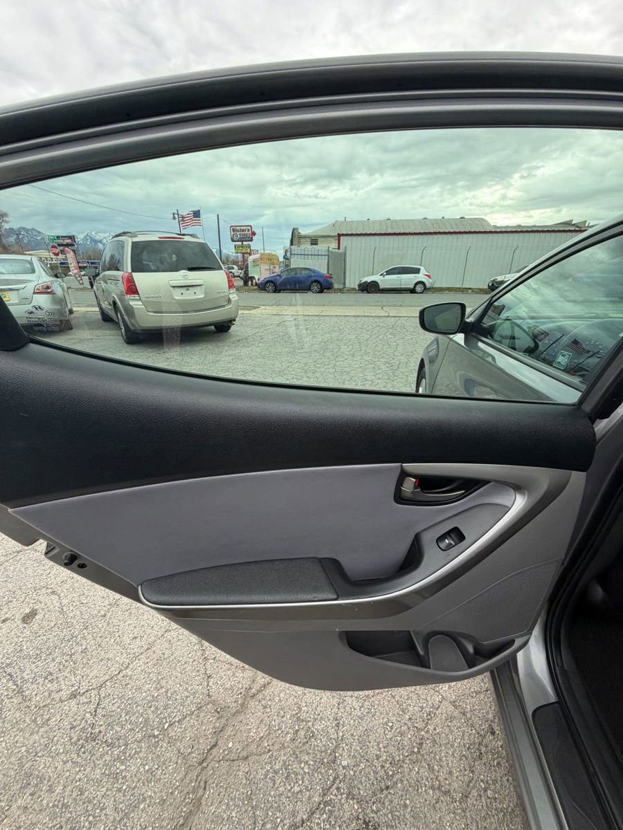 Used 2013 Hyundai Elantra GLS w/ Preferred Pkg image 21