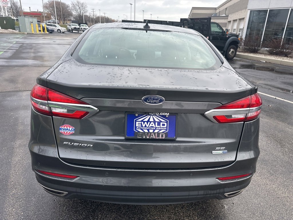Used 2020 Ford Fusion SE image 6