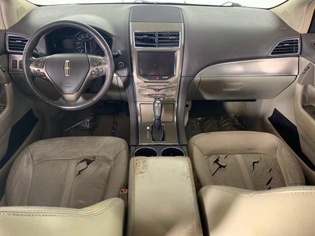 Used 2013 Lincoln MKX FWD image 2