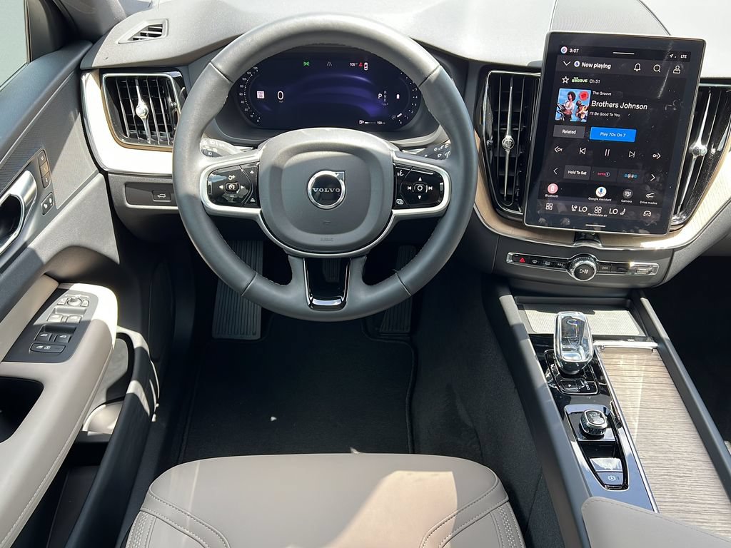 Certified 2026 Volvo XC60 B5 Core w/ Climate Package PRO AWD/4WD image 15