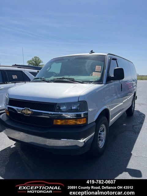 Used 2025 Chevrolet Express 3500 w/ Hotel Shuttle Package RWD image 1