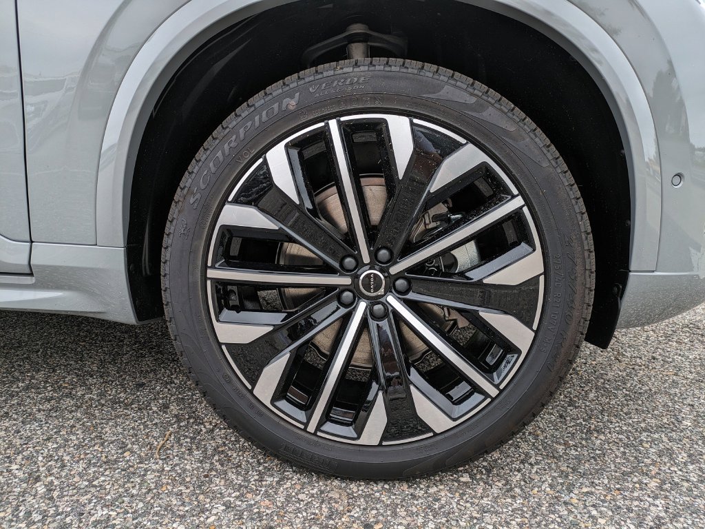 New 2026 Volvo XC90 B6 Plus w/ Protection Package Premier AWD/4WD image 11