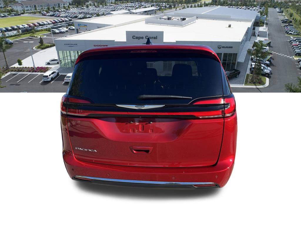 Certified 2025 Chrysler Pacifica Select FWD image 5