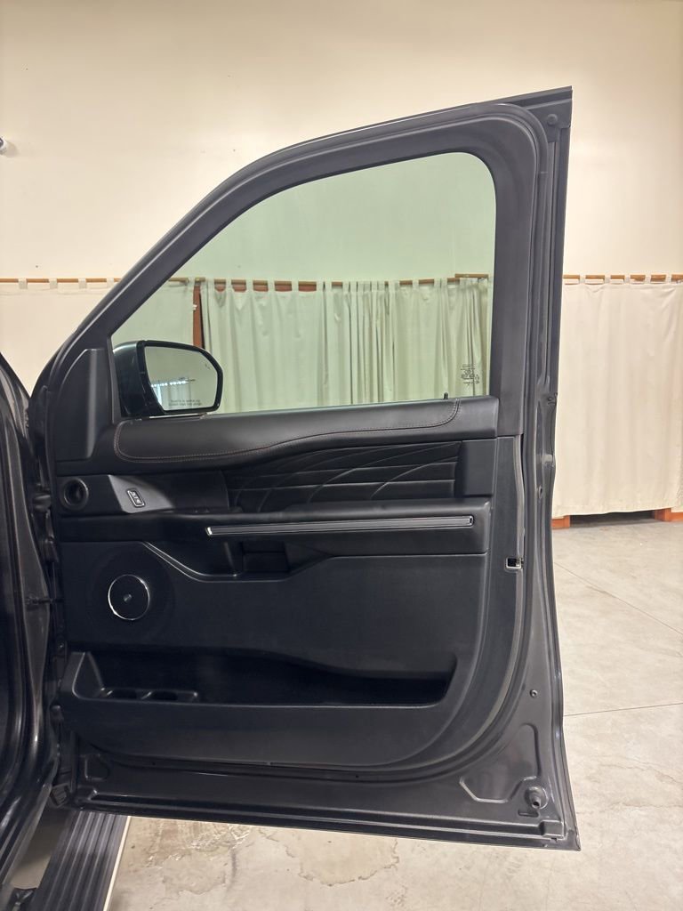 Used 2020 Ford Expedition Platinum image 34