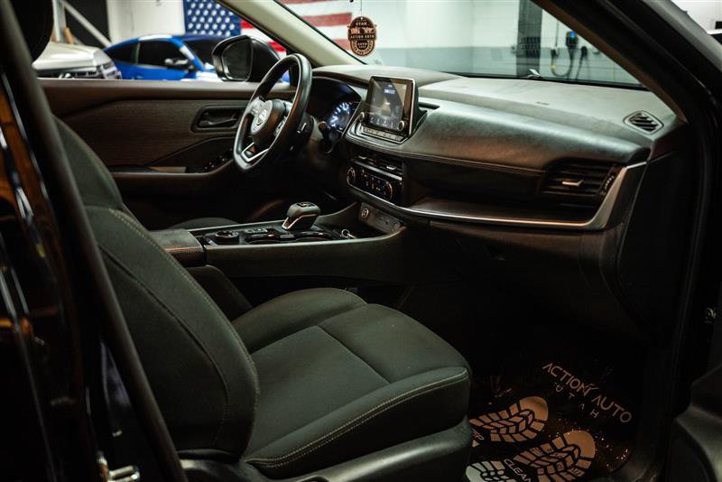 Used 2023 Nissan Rogue S image 12