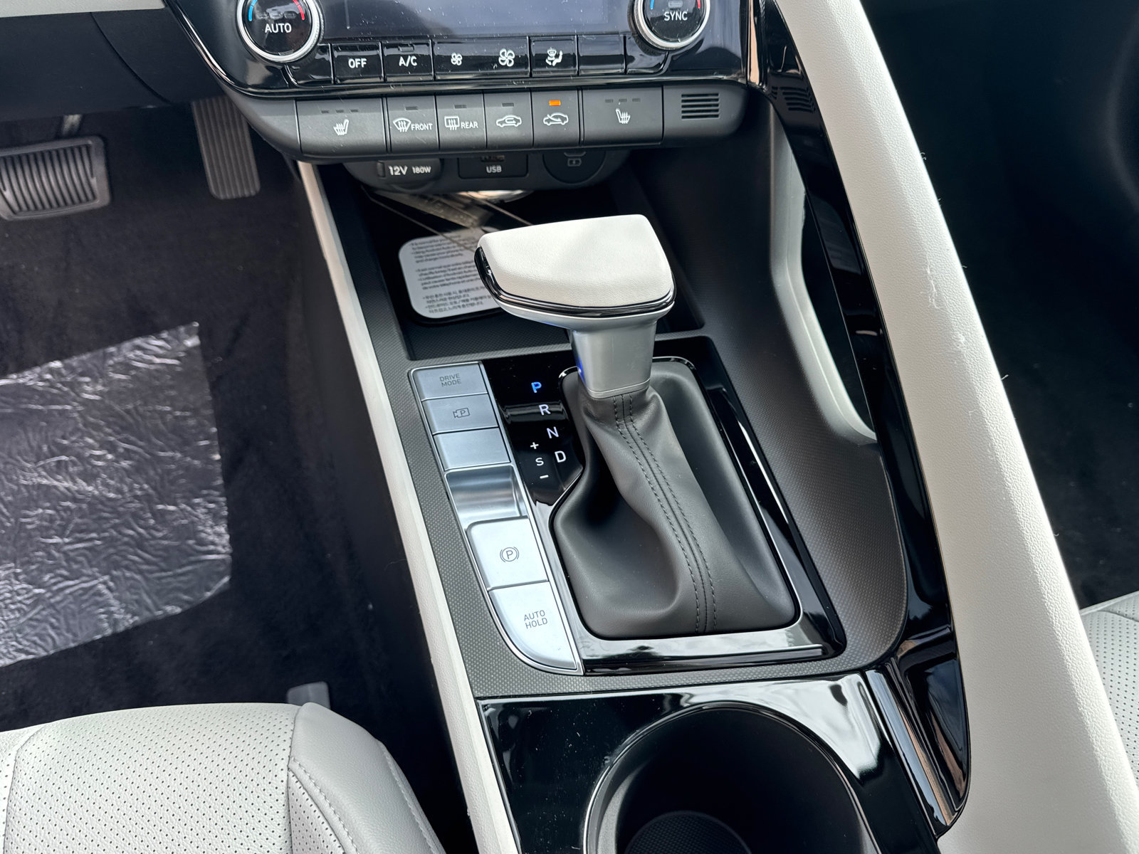 New 2026 Hyundai Elantra Limited FWD image 32