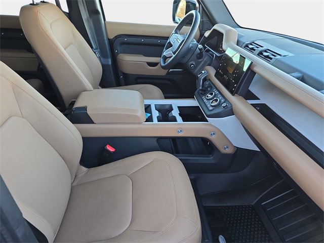 Used 2025 Land Rover Defender 110 S image 12