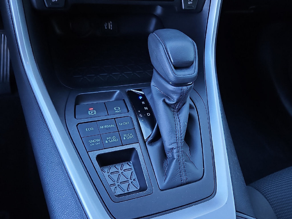 Certified 2023 Toyota RAV4 LE AWD/4WD image 16