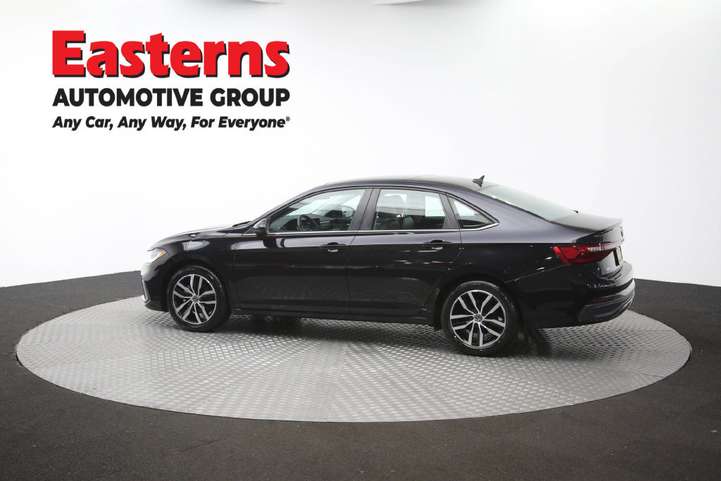 Used 2025 Volkswagen Jetta SE FWD image 62
