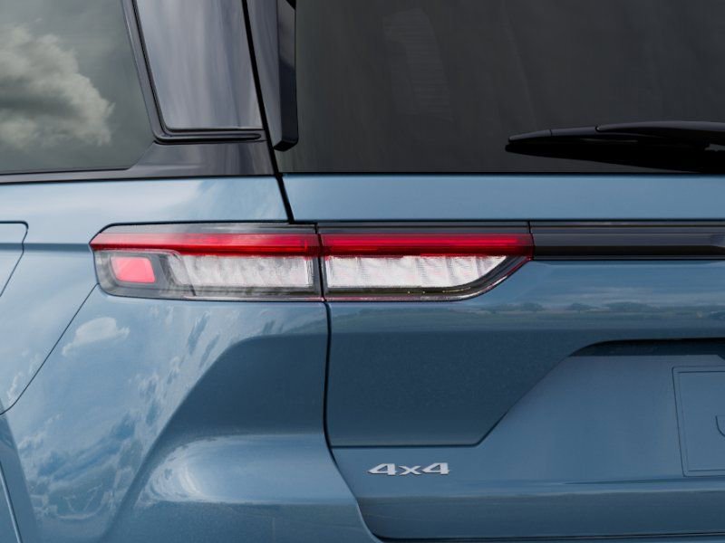 New 2026 Jeep Grand Cherokee Summit image 9