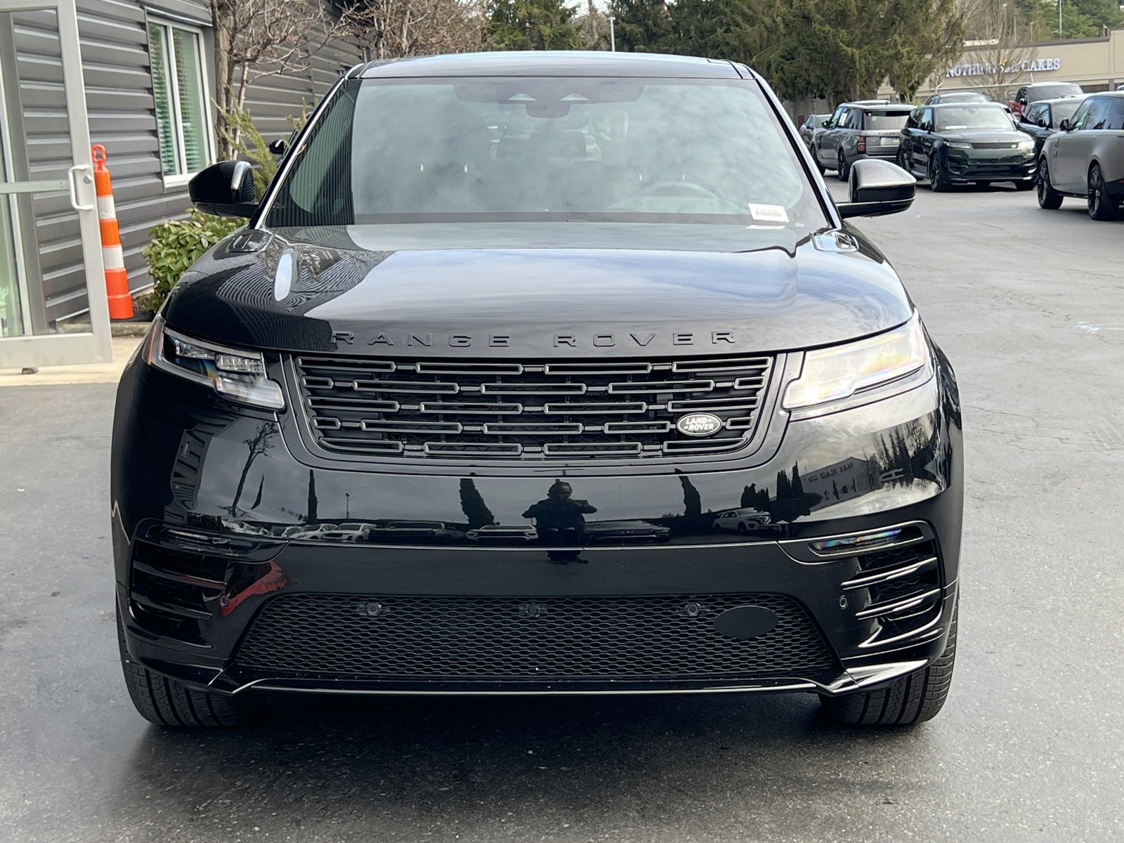 New 2025 Land Rover Range Rover Velar Dynamic SE AWD/4WD image 4