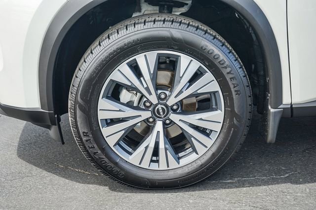 Used 2022 Nissan Rogue SV w/ SV Premium Package image 11