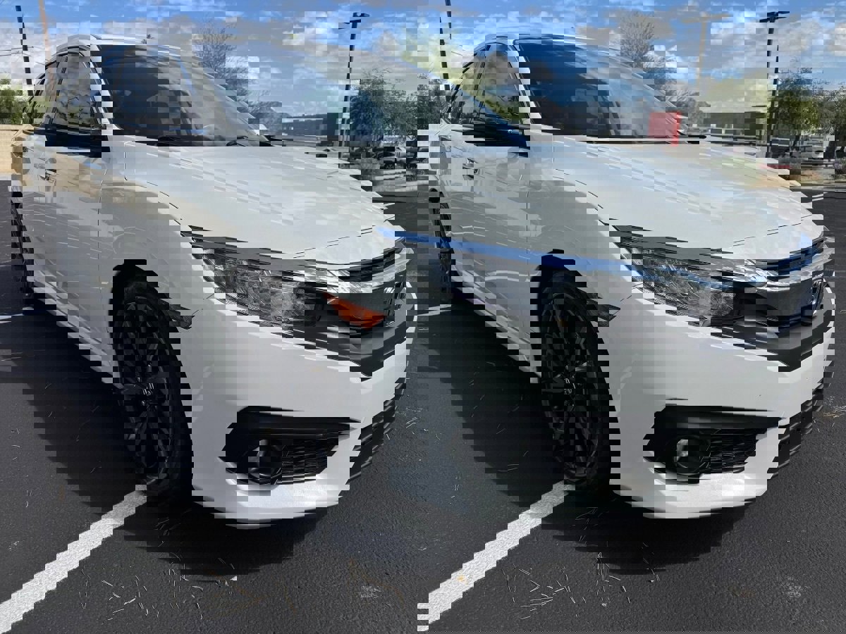 Used 2018 Honda Civic Touring image 4