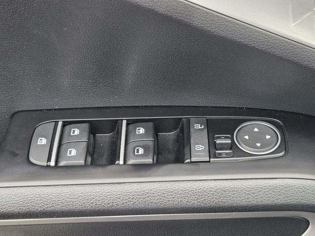 Used 2025 Kia Soul LX w/ LX Technology Package FWD image 29