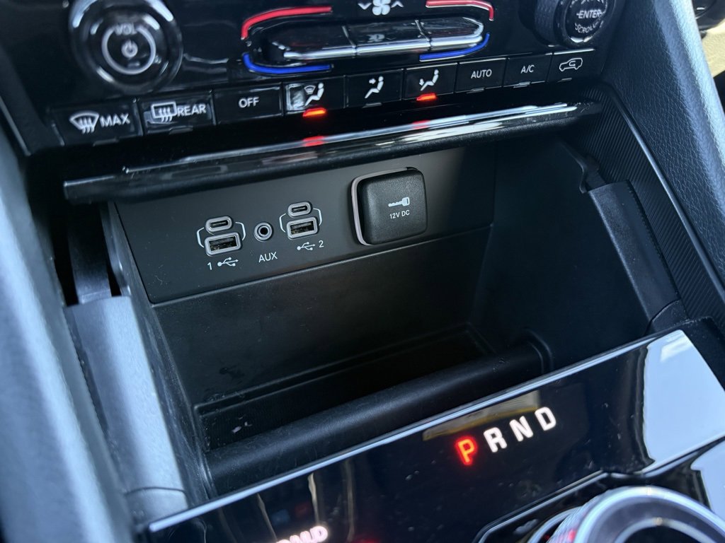 Used 2024 Jeep Grand Cherokee Limited w/ Black Appearance Package image 19