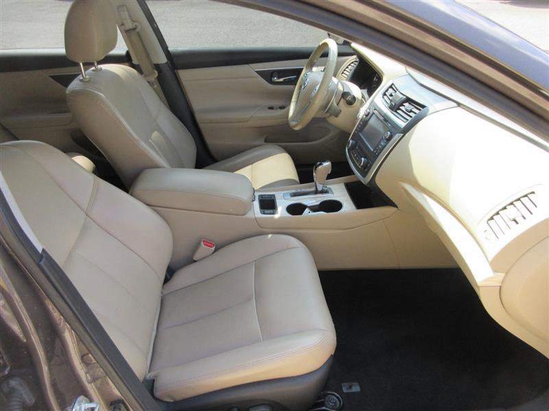 Used 2017 Nissan Altima 3.5 SL w/ 3.5SL Technology Package image 23