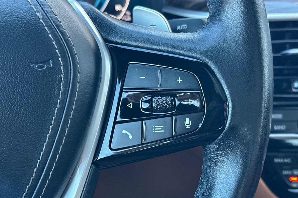 Used 2023 BMW 530e w/ Convenience Package image 27