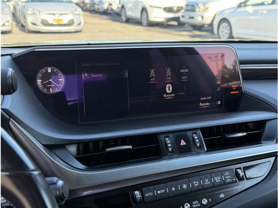 Used 2021 Lexus ES 300h w/ Premium Package image 40