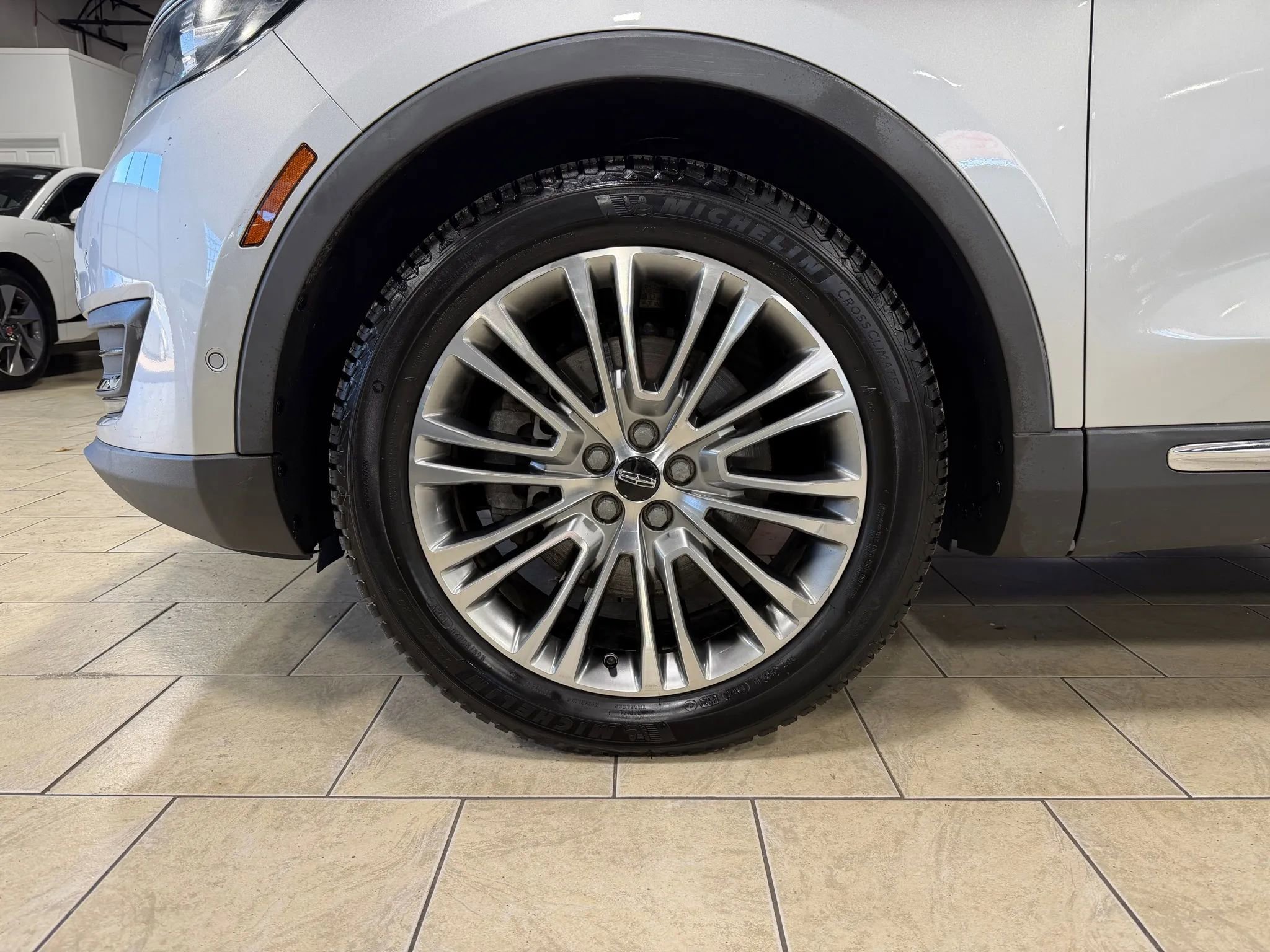 Used 2016 Lincoln MKX Reserve w/ Technology Package image 40