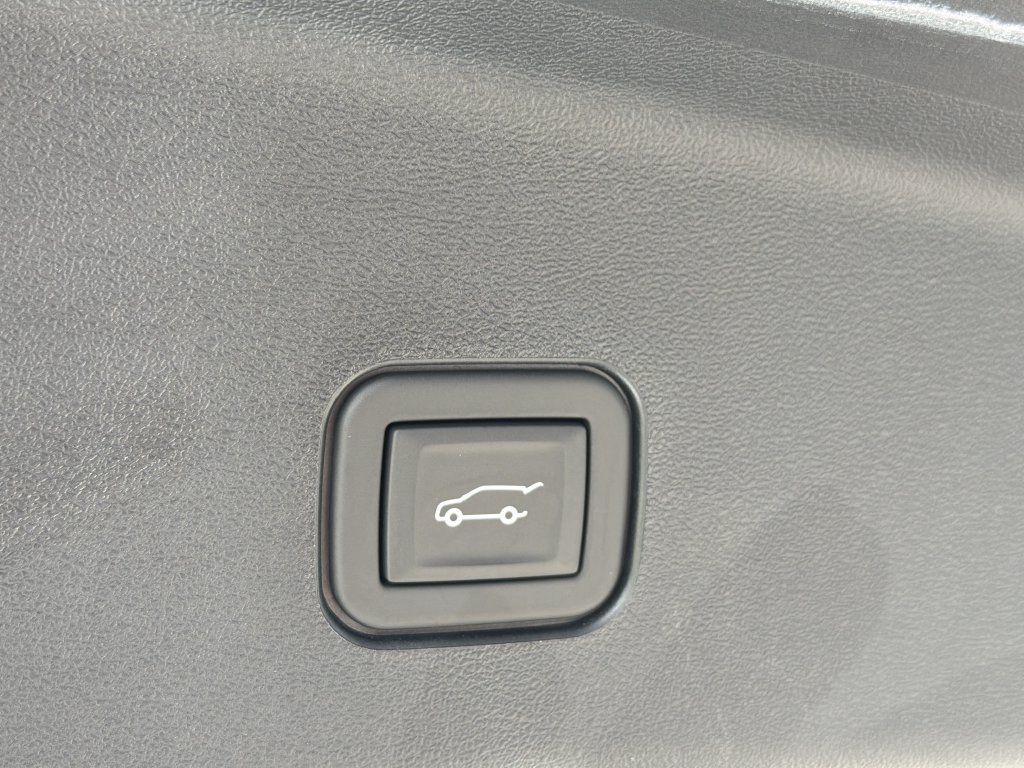 Certified 2026 Cadillac Vistiq Luxury AWD/4WD image 14