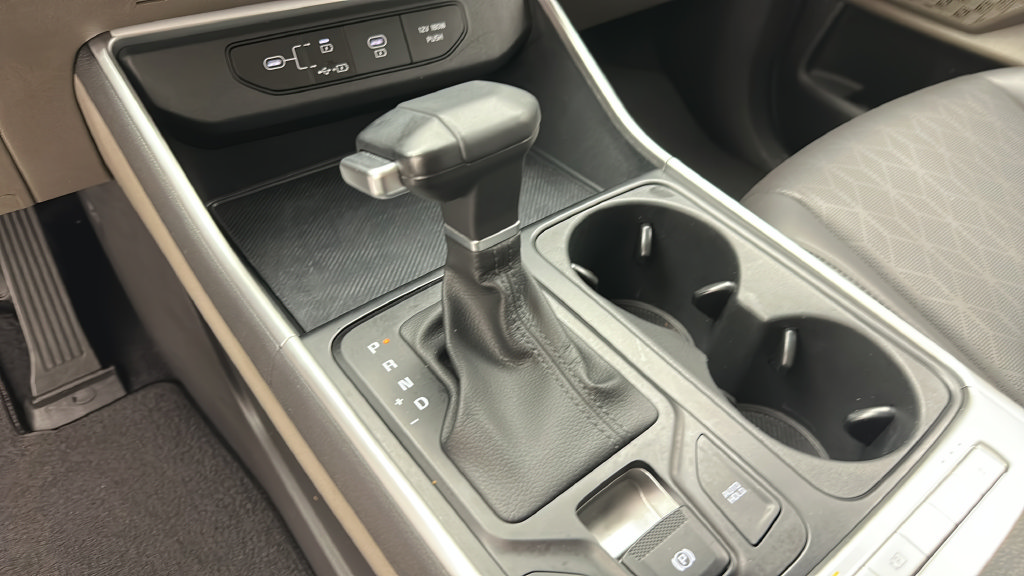 Used 2025 Kia Carnival FWD image 19