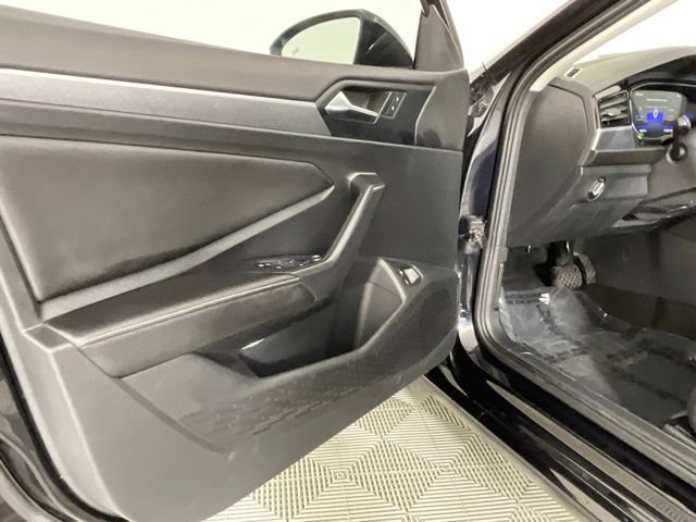 Used 2024 Volkswagen Jetta SE FWD image 13