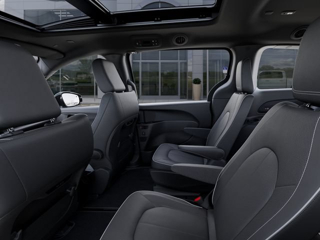 New 2027 Chrysler Pacifica Limited AWD/4WD image 24