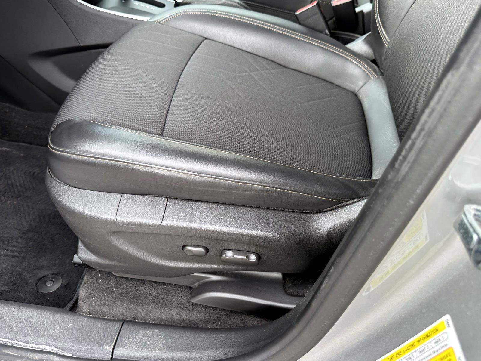 Certified 2022 Chevrolet Trax LT w/ LT Convenience Package image 17