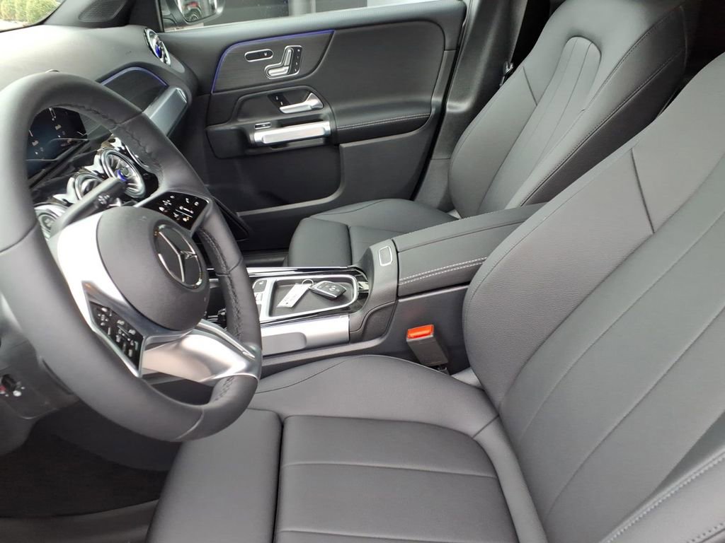 New 2026 Mercedes-Benz GLB 250 4MATIC image 14