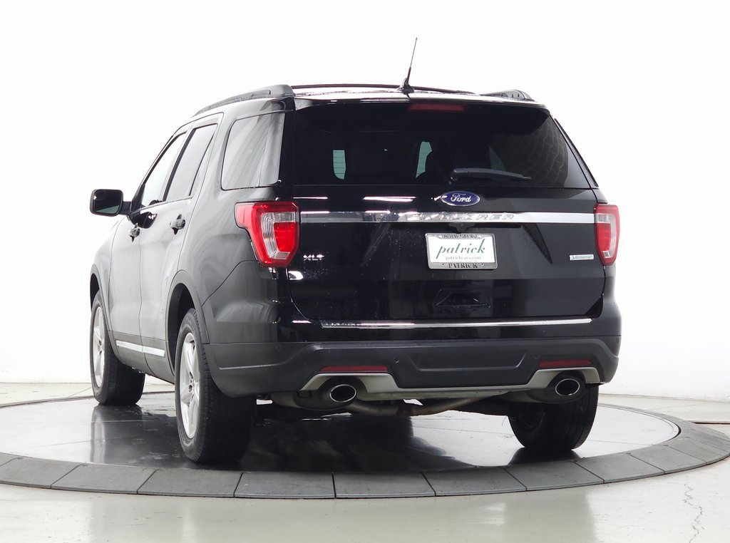 Used 2018 Ford Explorer XLT w/ Equipment Group 202A image 6