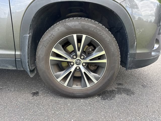 Used 2019 Toyota Highlander Plus AWD/4WD image 11