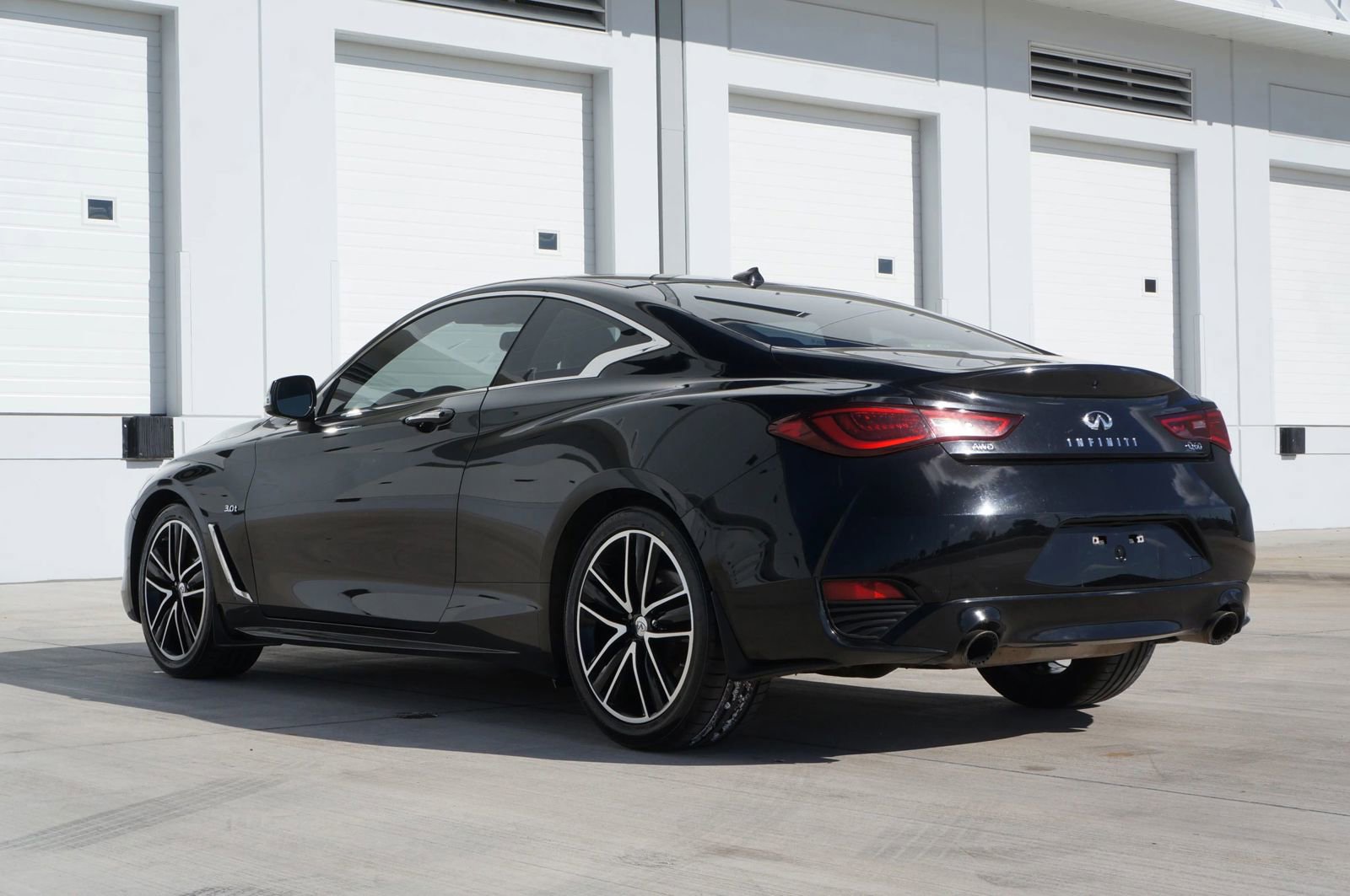 Used 2018 INFINITI Q60 3.0t Luxe w/ Sensory Package 3.0T Luxe AWD/4WD image 9