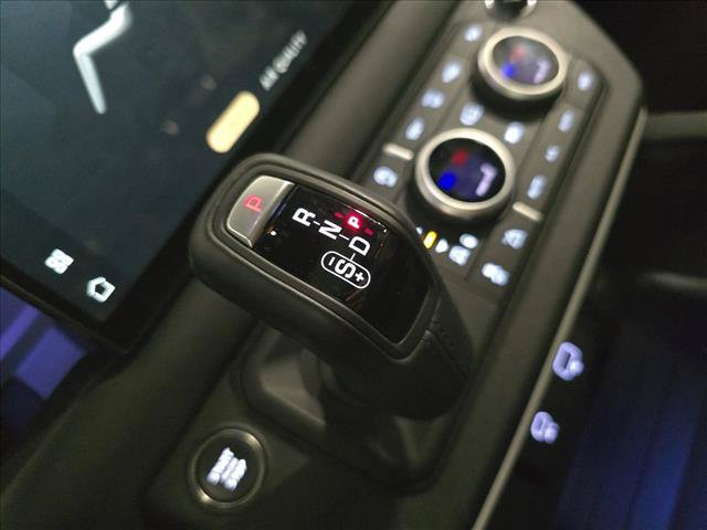 Used 2024 Land Rover Defender 130 X-Dynamic SE AWD/4WD image 24