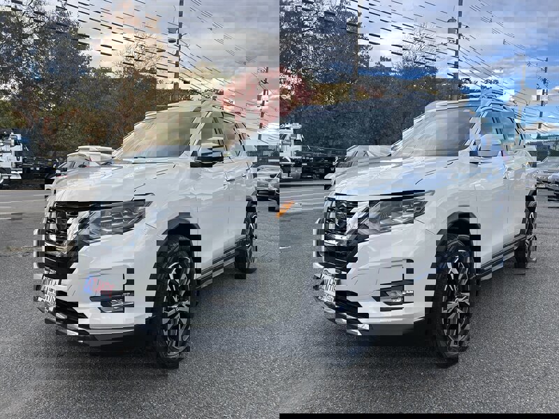 Used 2018 Nissan Rogue SL w/ Premium Package