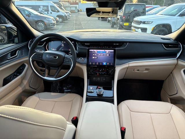 New 2025 Jeep Grand Cherokee Limited w/ Luxury Tech Group II AWD/4WD image 11
