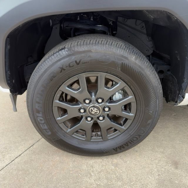 Used 2025 Toyota 4Runner SR5 AWD/4WD image 10