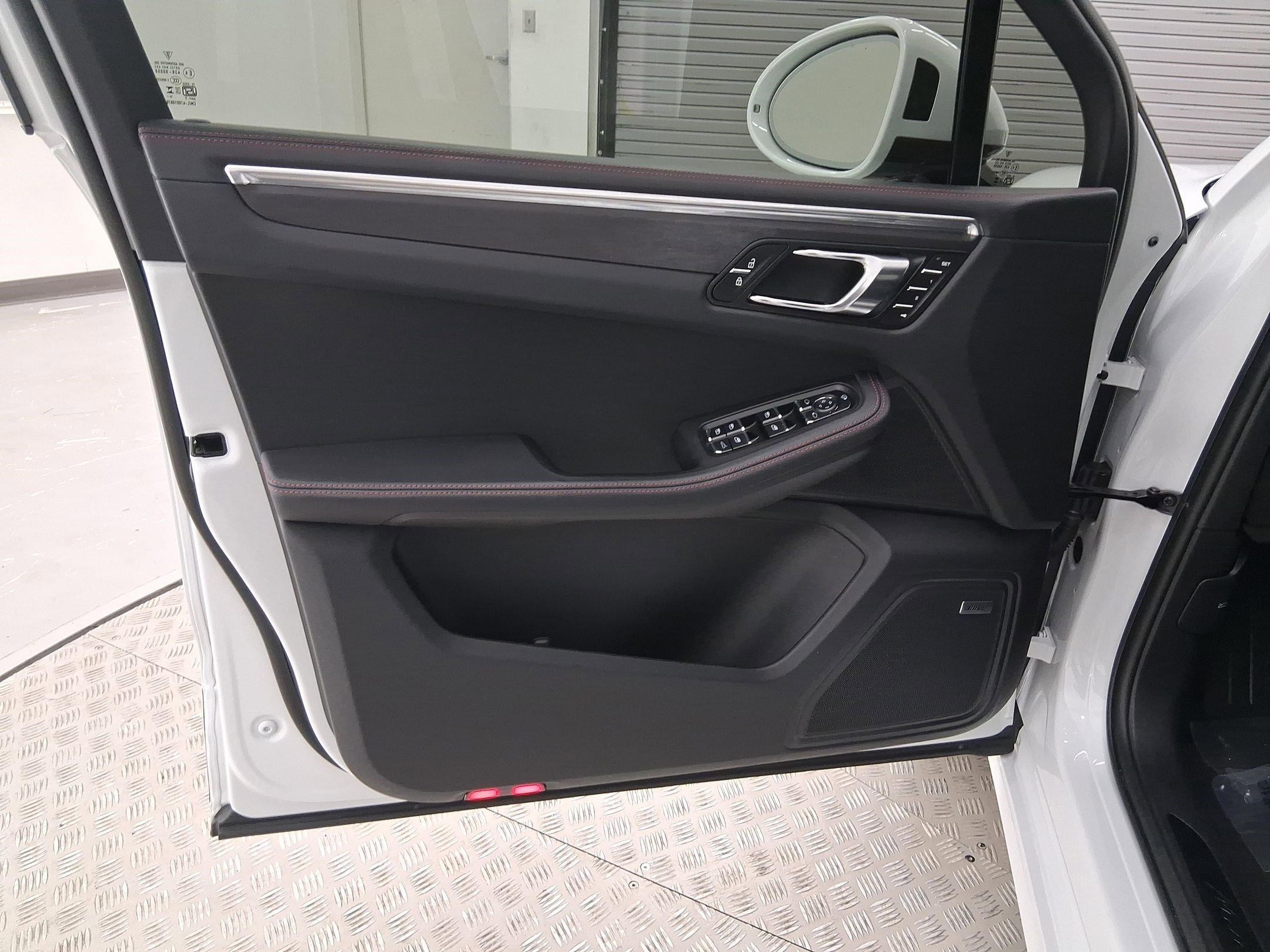 Certified 2025 Porsche Macan GTS image 23