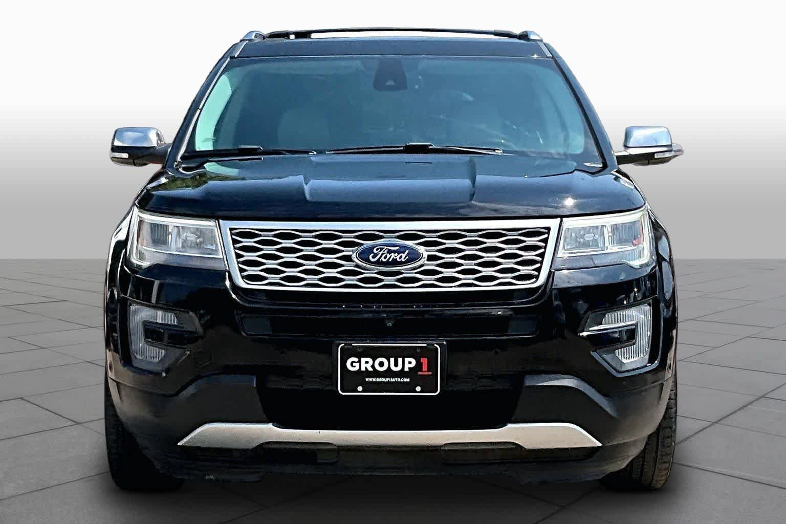 Used 2017 Ford Explorer Platinum AWD/4WD image 4