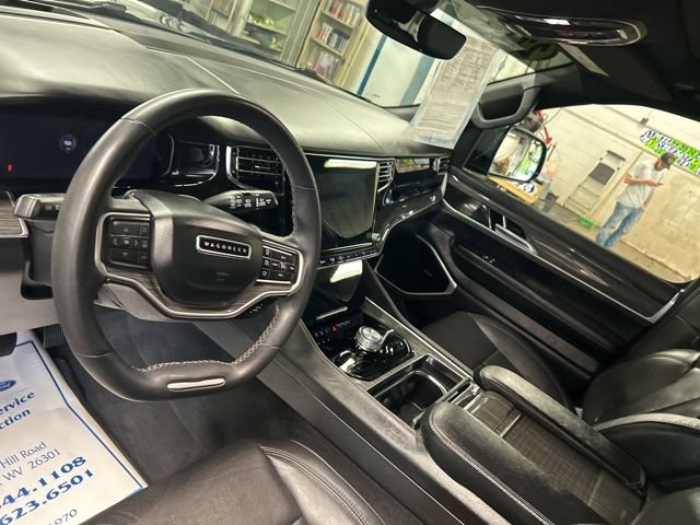 Used 2022 Jeep Wagoneer Series III w/ Premium Group I AWD/4WD image 15