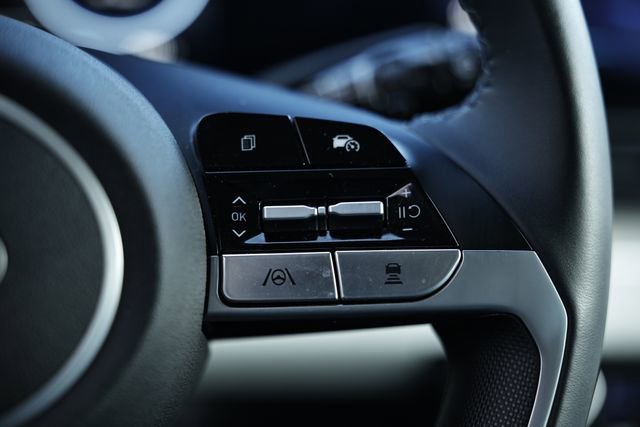 Certified 2025 Hyundai Elantra Limited FWD image 34