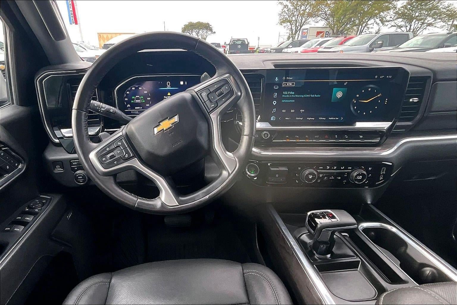 Used 2023 Chevrolet Silverado 1500 LTZ w/ LTZ Premium Package AWD/4WD image 5