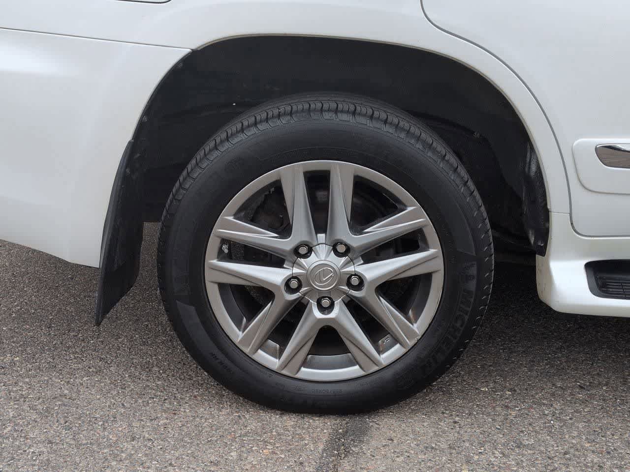 Used 2013 Lexus LX 570 4WD w/ Luxury Pkg image 13