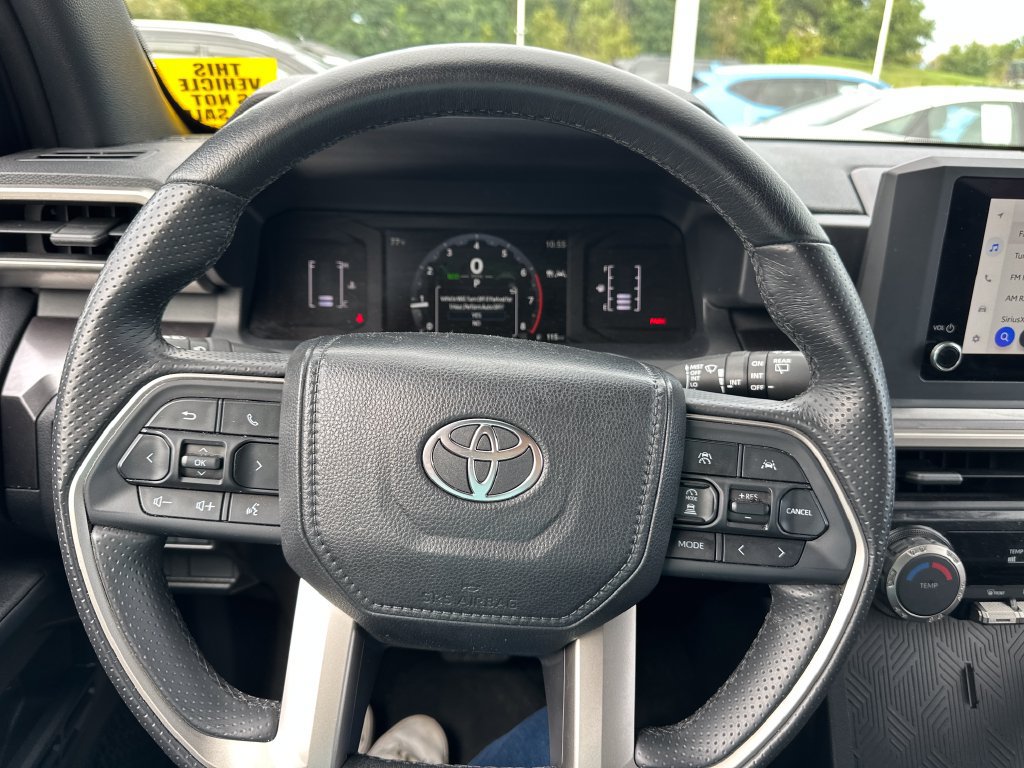 Used 2025 Toyota 4Runner SR5 AWD/4WD image 12