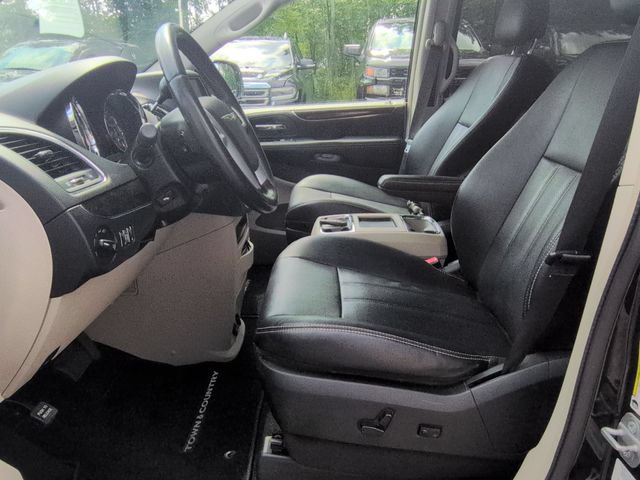 Used 2014 Chrysler Town & Country Touring-L w/ Driver Convenience Group FWD image 21