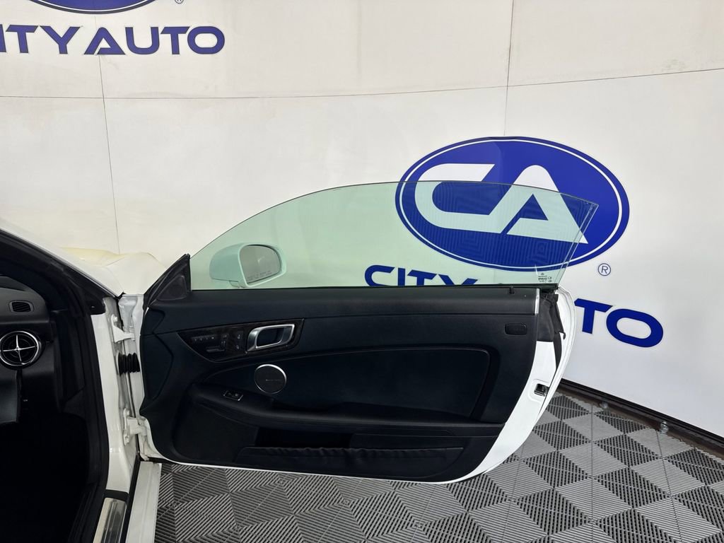 Used 2014 Mercedes-Benz SLK 250 image 29