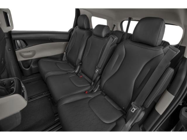 Used 2025 Kia Carnival FWD image 15